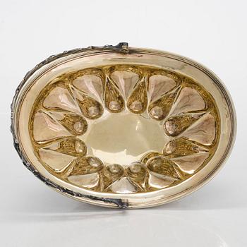 Sazikov parcel-gilt bread basket, Moscow 1849, struck with mark of the Purveyor to the Imperial Court.