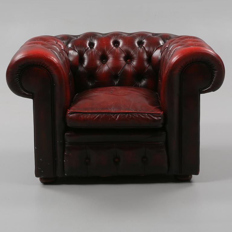 FÅTÖLJ, Chesterfield-modell, 1900-talets andra hälft.
