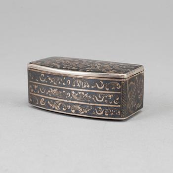 A Russian 19th century parcel-gilt silver and niello snuff box, mark of N. Michaelov, Moscow 1848.