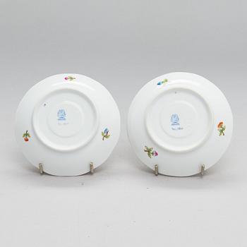 A Herend Queen Victoria VBO porcelain coffee set and two trinket boxes, totally 19 pieces, Hungary.
