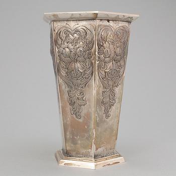 VAS, sterlingsilver, Lisa Andersson, Fellingsbro 1981. Vikt ca 368 gram.