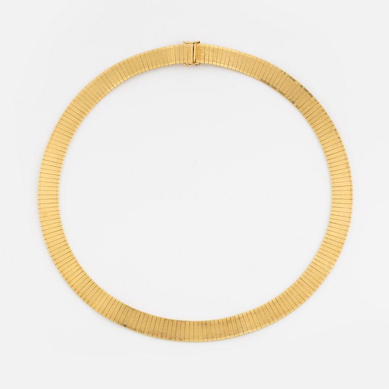 18K gold necklace.