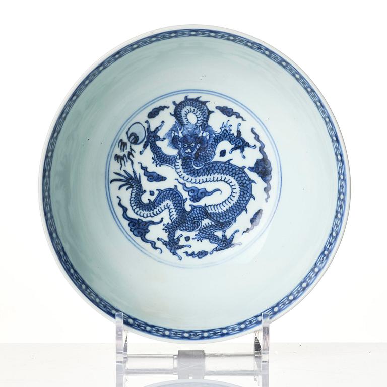 A blue and white 'foreigners bearing gifts' bowl, Qing dynasty, 18th century.
