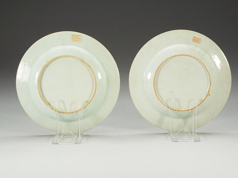 A pair of dinner plates, Qing dynasty, Qianlong (1736-95).
