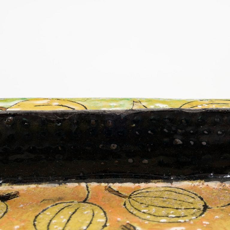 Birger Kaipiainen, a stoneware decorative dish signed Kaipiainen.