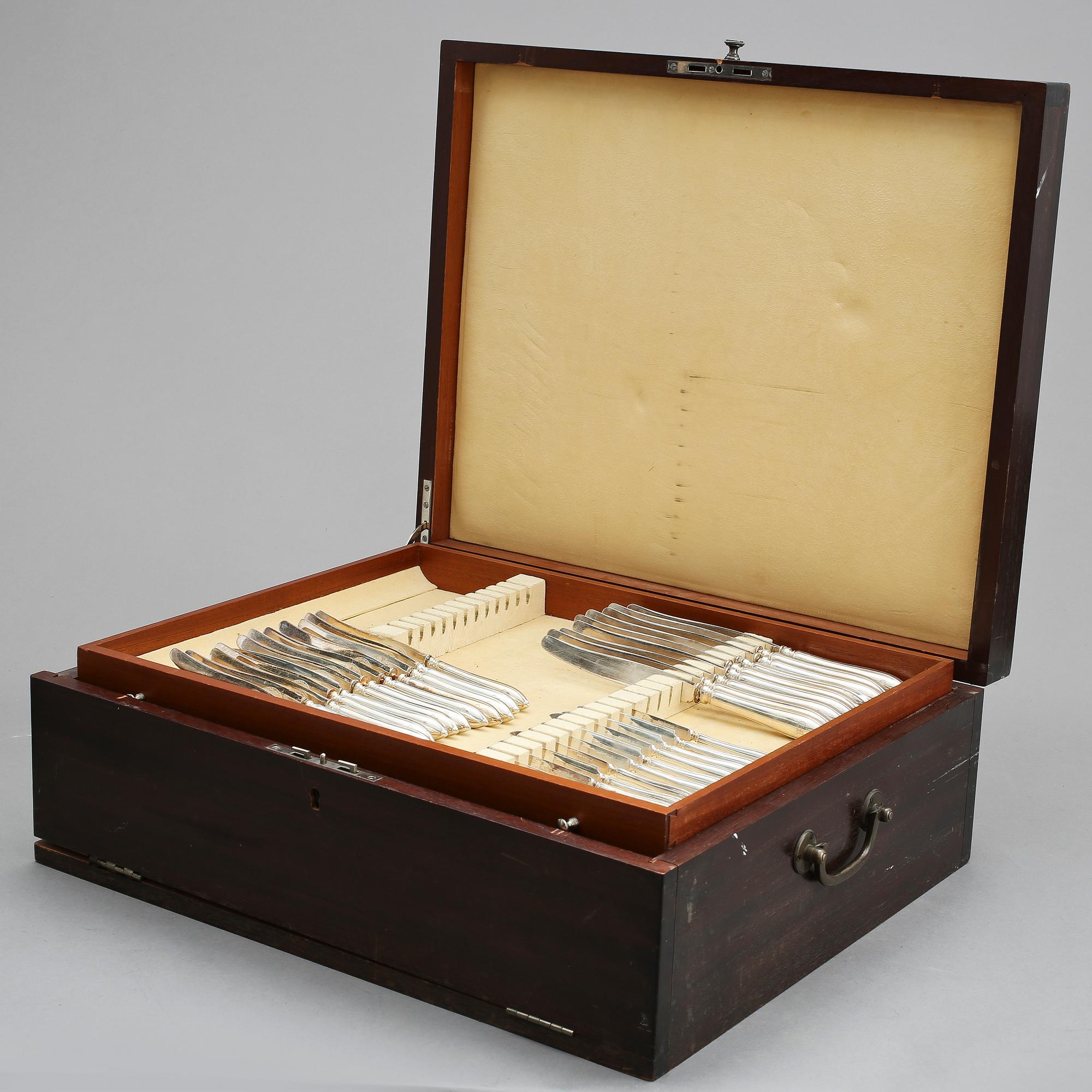 BESTICKSERVIS, 85 delar, silver, "Svensk spets", GAB, Stockholm, bla 1926. Vikt ca 1965g.