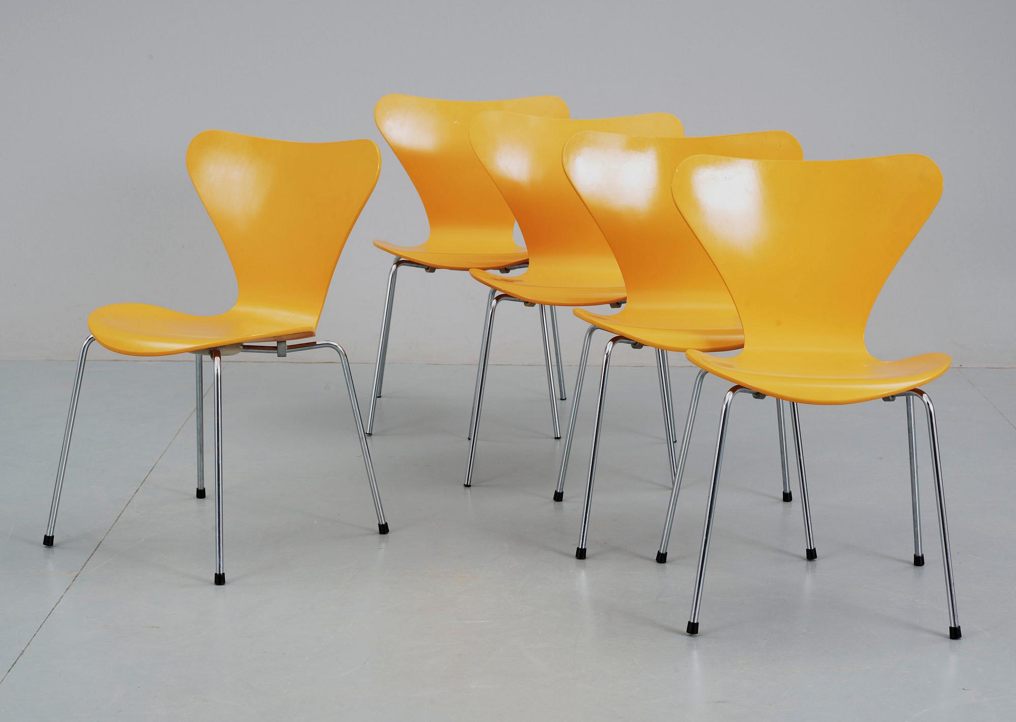 STOLAR, 5 st, "7:an", Arne Jacobsen för Fritz Hansen, 1900-talets andra hälft.