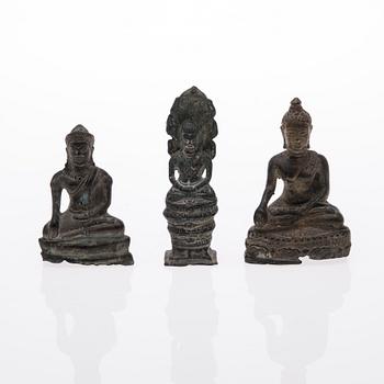BUDDHASKULPTURER, 3 st, brons, Thailand 1900-tal.