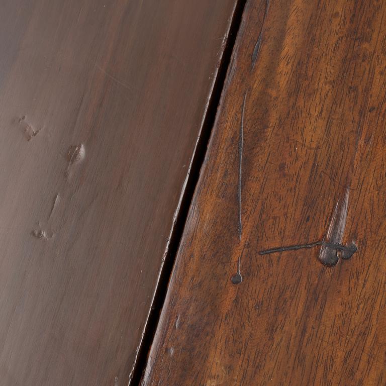 Drop-leaf table, England, 19th Century.