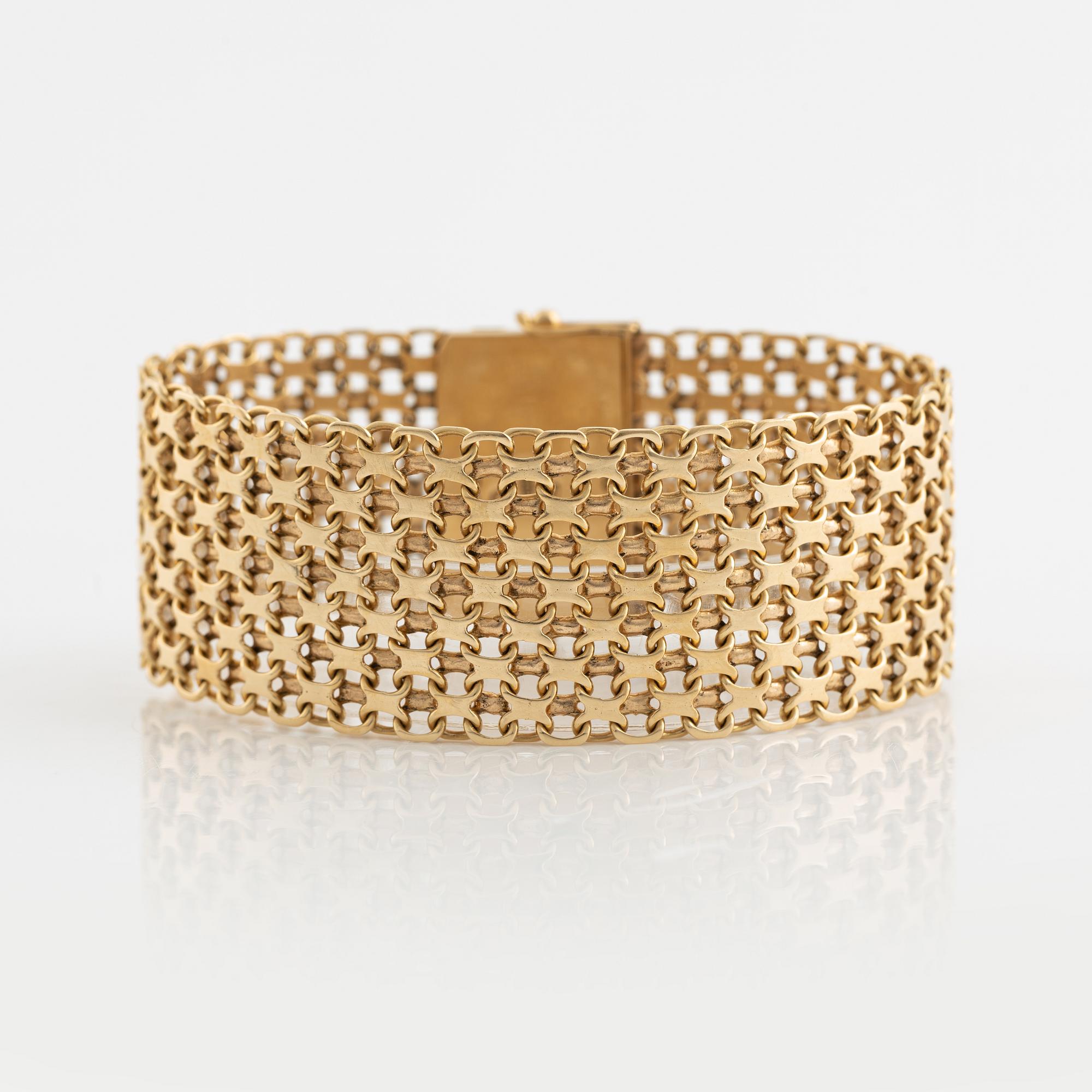 An 18K gold bracelet.