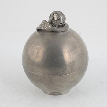 Nils Fougstedt, a pewter bonbonniere, model "A 999", Firma Svenskt Tenn, Stockholm 1930.