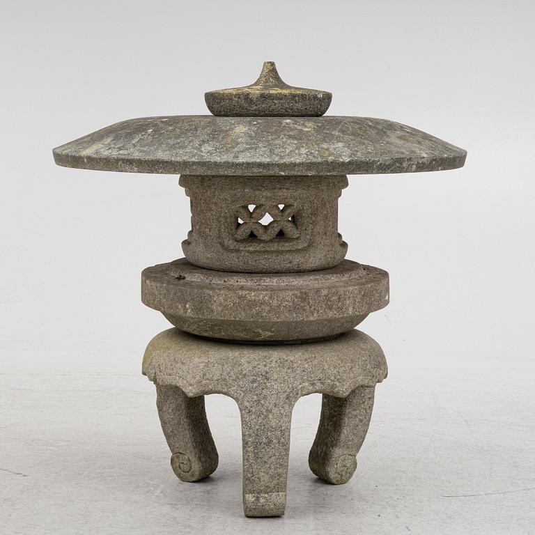 A Japanese stone lantern, ishi-dōrō 石灯籠.