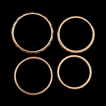 RINGAR, 4 st, 18 k guld, 1900-talets andra hälft. Vikt ca 15 gram.