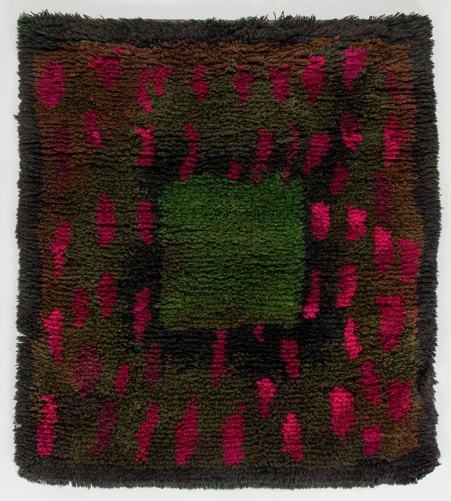 Uhra-Beata Simberg-Ehrström, rya, "Epilobia", Suomi, 1900-luvun toinen puoli, n. 118 x 105 cm.