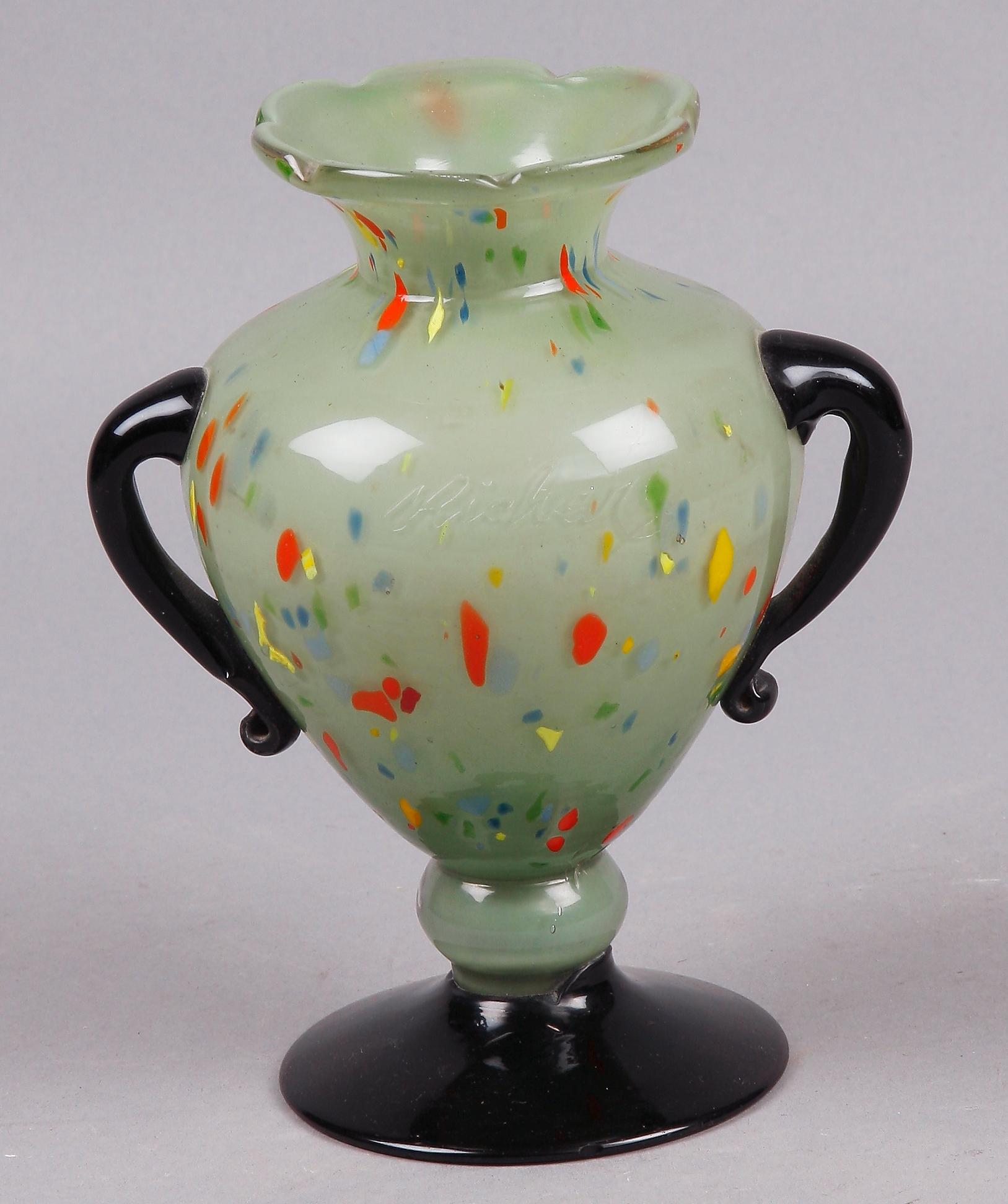 VAS, glas, Frankrike, 1900-talets första hälft. Sign Richer.