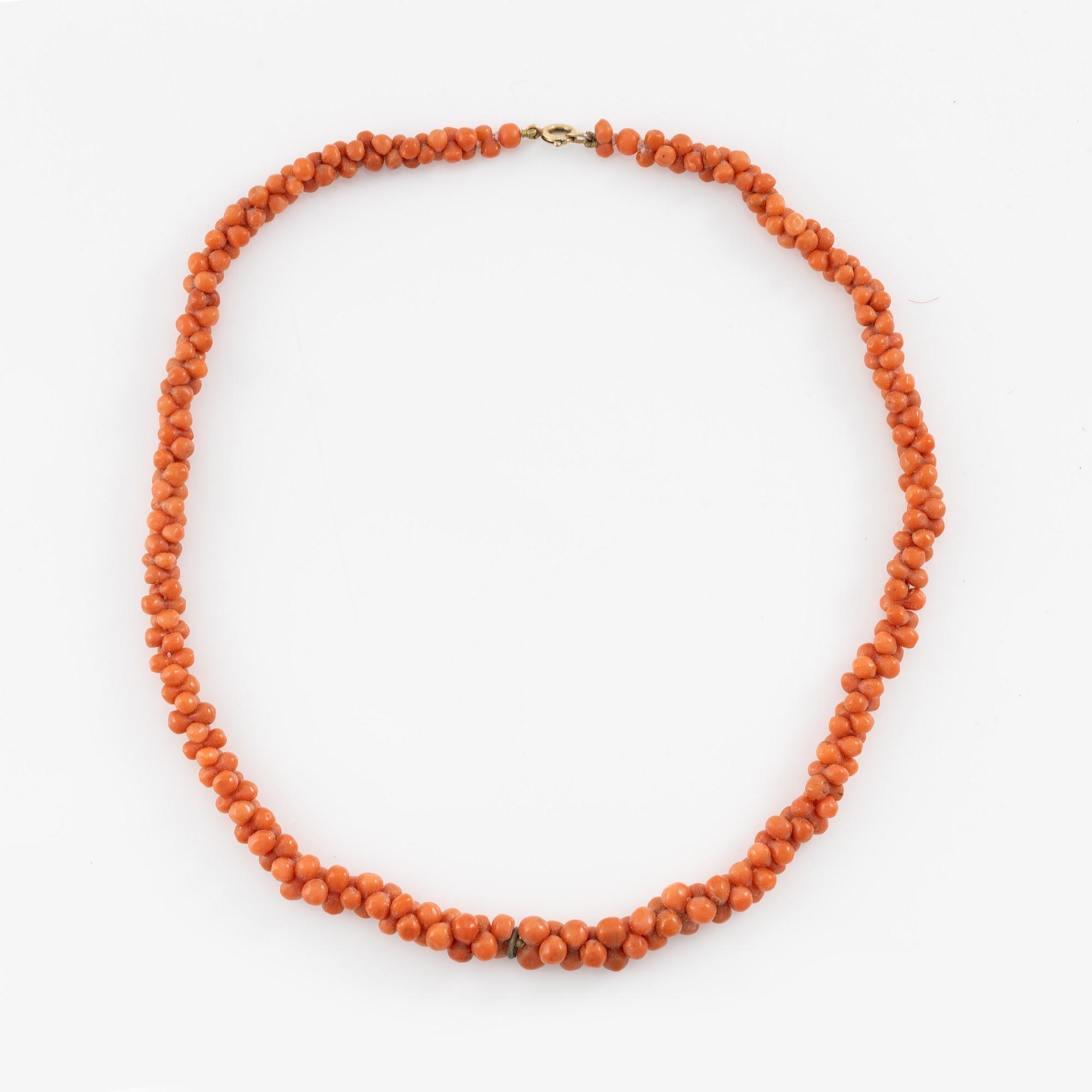 Necklace, two pieces with coral.