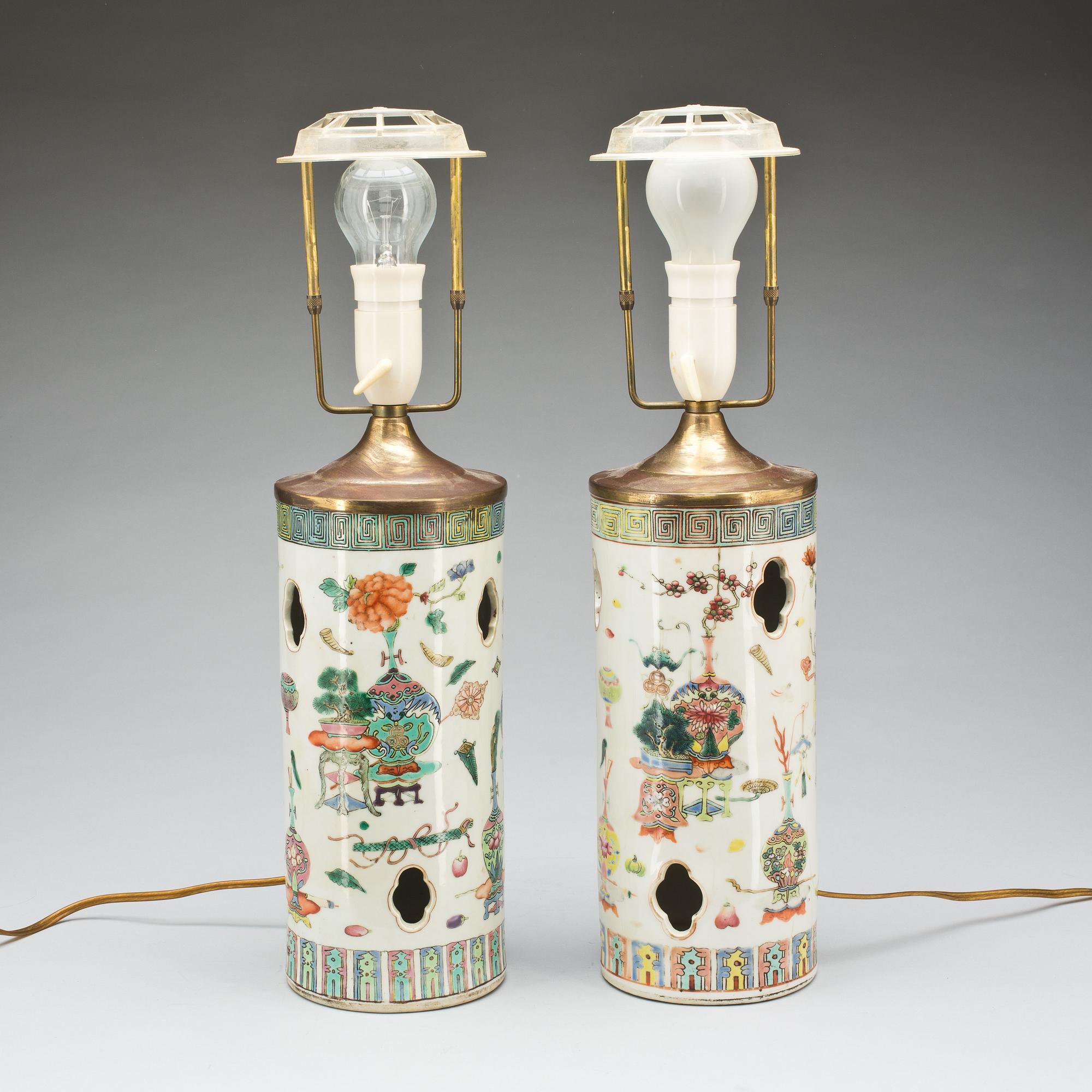 BORDSLAMPOR, ett par, porslin, Kina. 1800-tal.