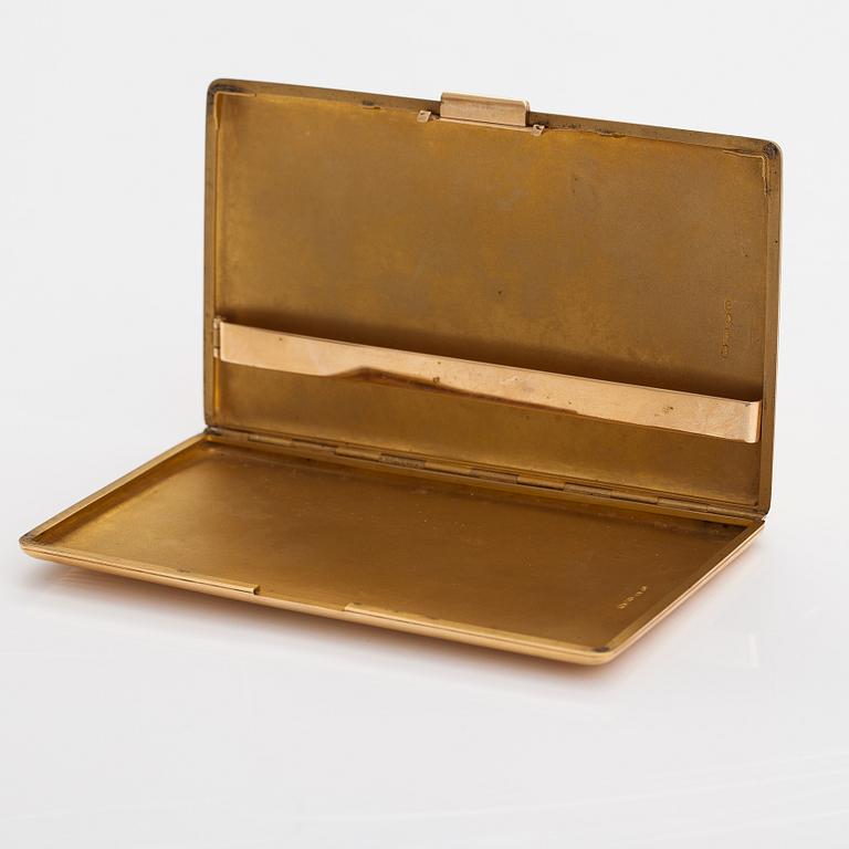 An 18K gold cigarette case. A.A. Miettinen, Helsinki 1944.