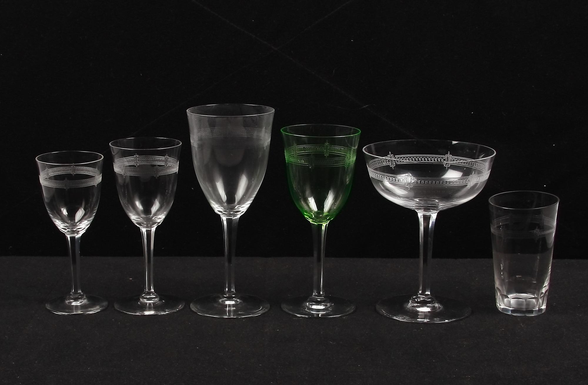 GLASSERVIS, ca 110 delar.