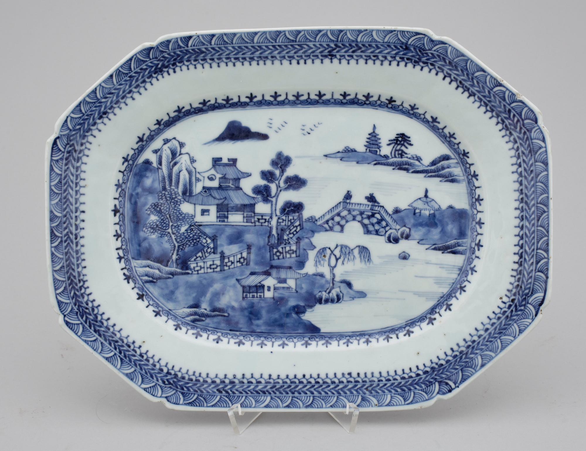 STEKFAT, porslin, Kina, Qianlong/Jiaqing, sent 1700-tal.