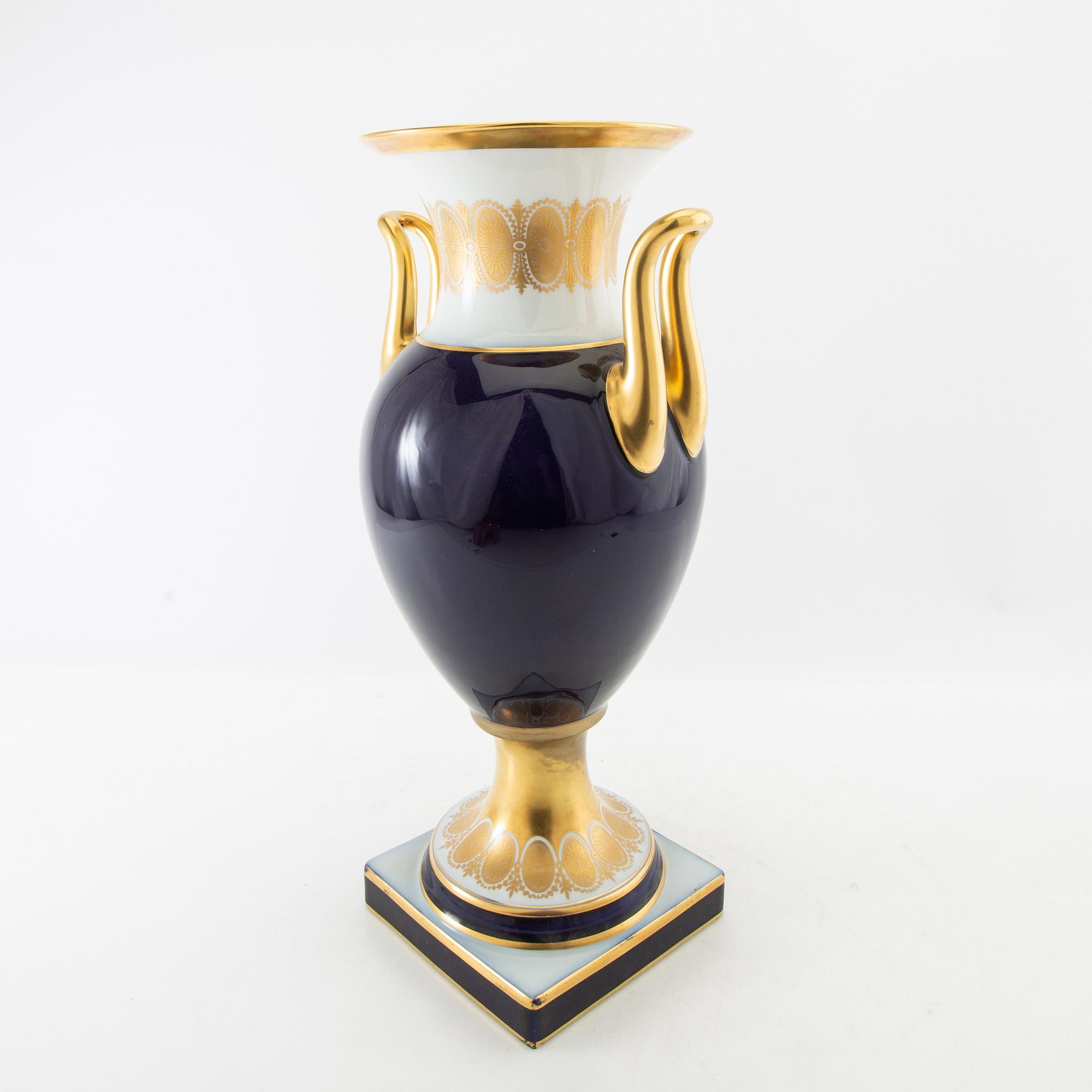 Urn Empire style Hutschenreuther Germany first half of the 20th century porcelain.