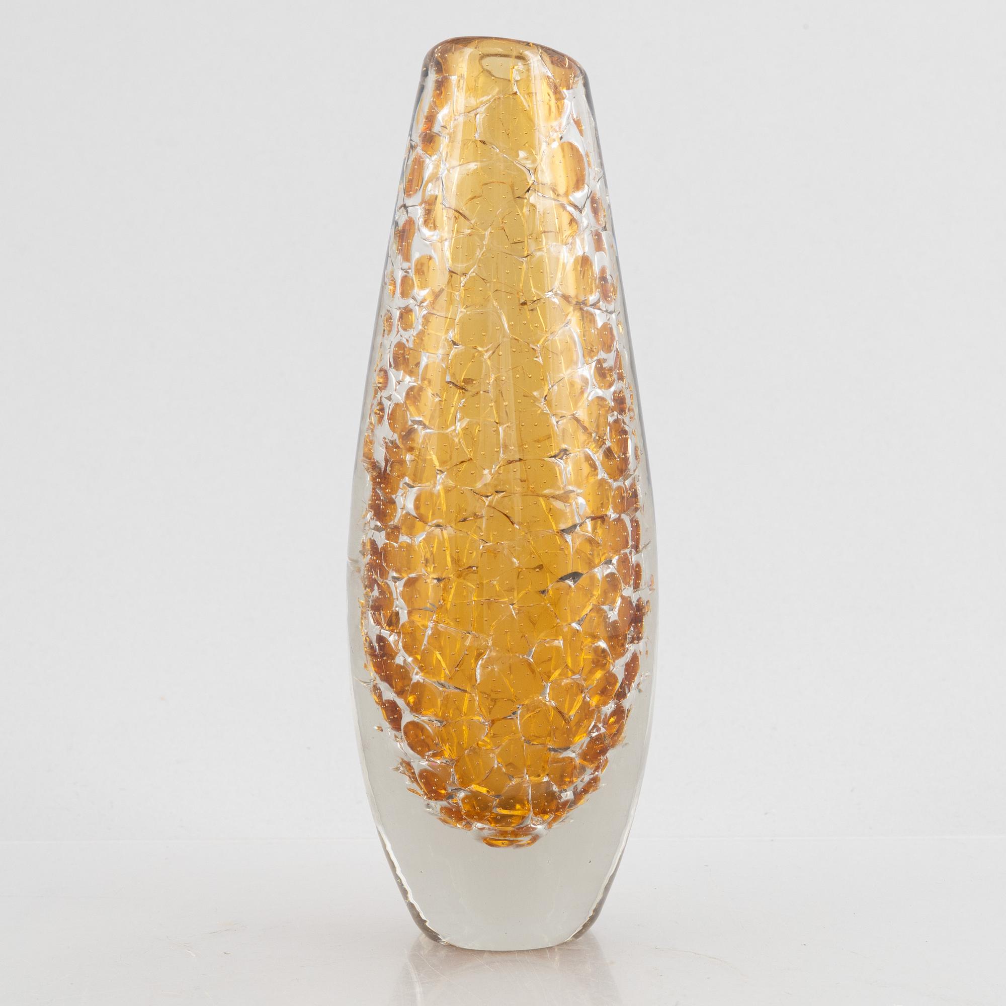 A vase, Nuutajärvi Notsjö, Finland, 1949.