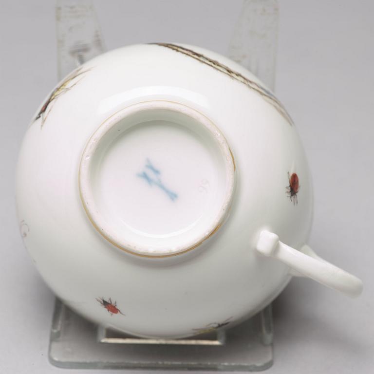 KOPP med FAT; porslin. Meissen, 1700-tal.