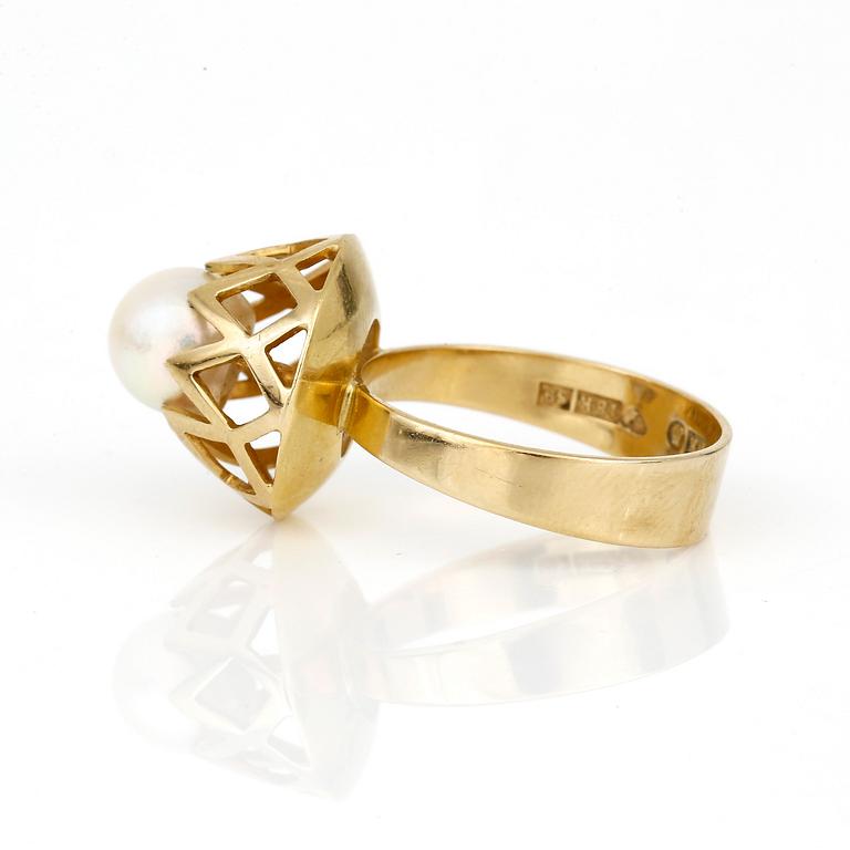 RING, med en odlad pärla, G Kaplan, Stockholm, 1968.
