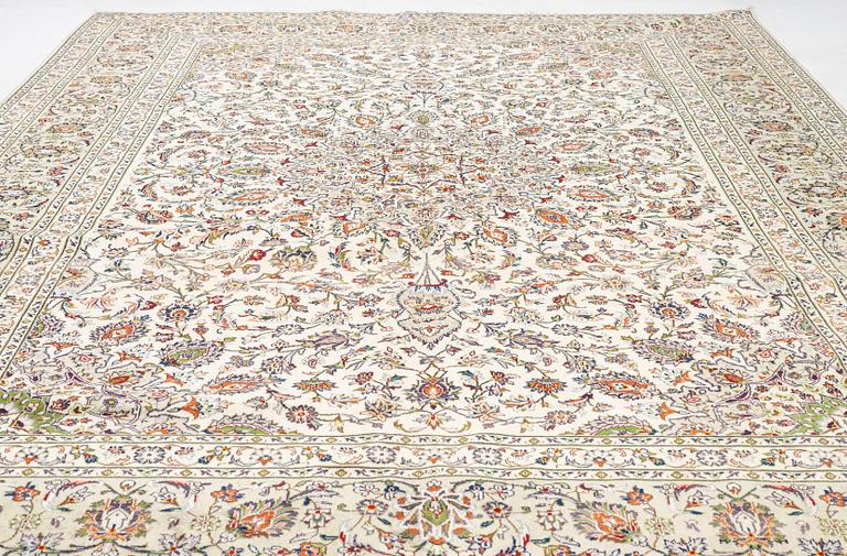 A Kashan carpet of 'Ardabil' design, c 409 x 300 cm.