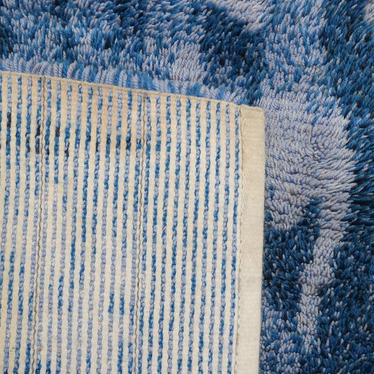 MATTA, rya, 1900-talets andra hälft, ca 160 x 248 cm.