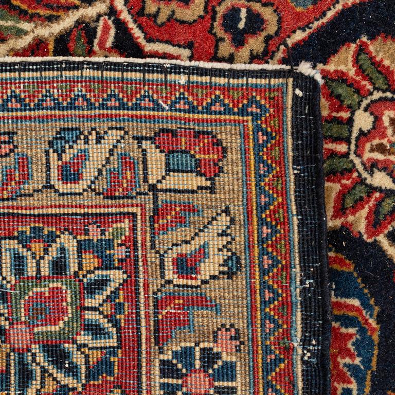 A rug, semi-antique, Sarouk, ca 200 x 129 cm.