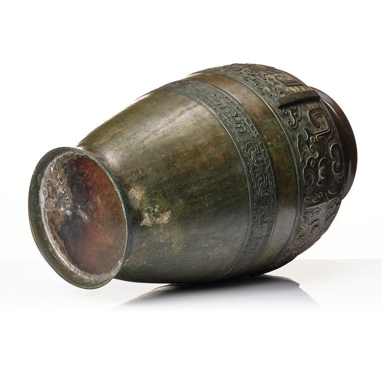 A bronze vase, Qing dynasty 18th/19th century.