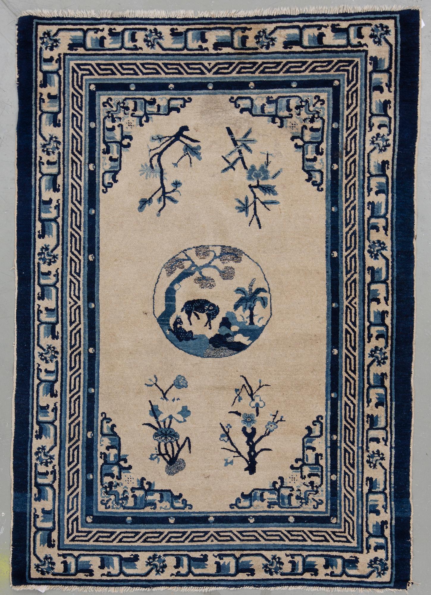 MATTA. Antik, Kina. Ca 181x129 cm.