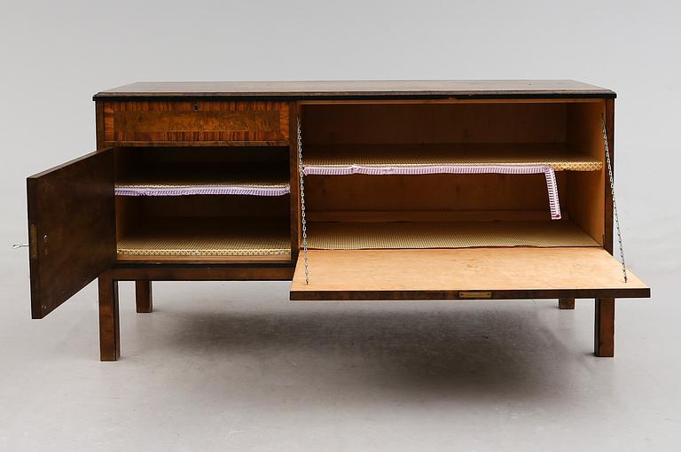 SIDEBOARD, 1900-talets första hälft.