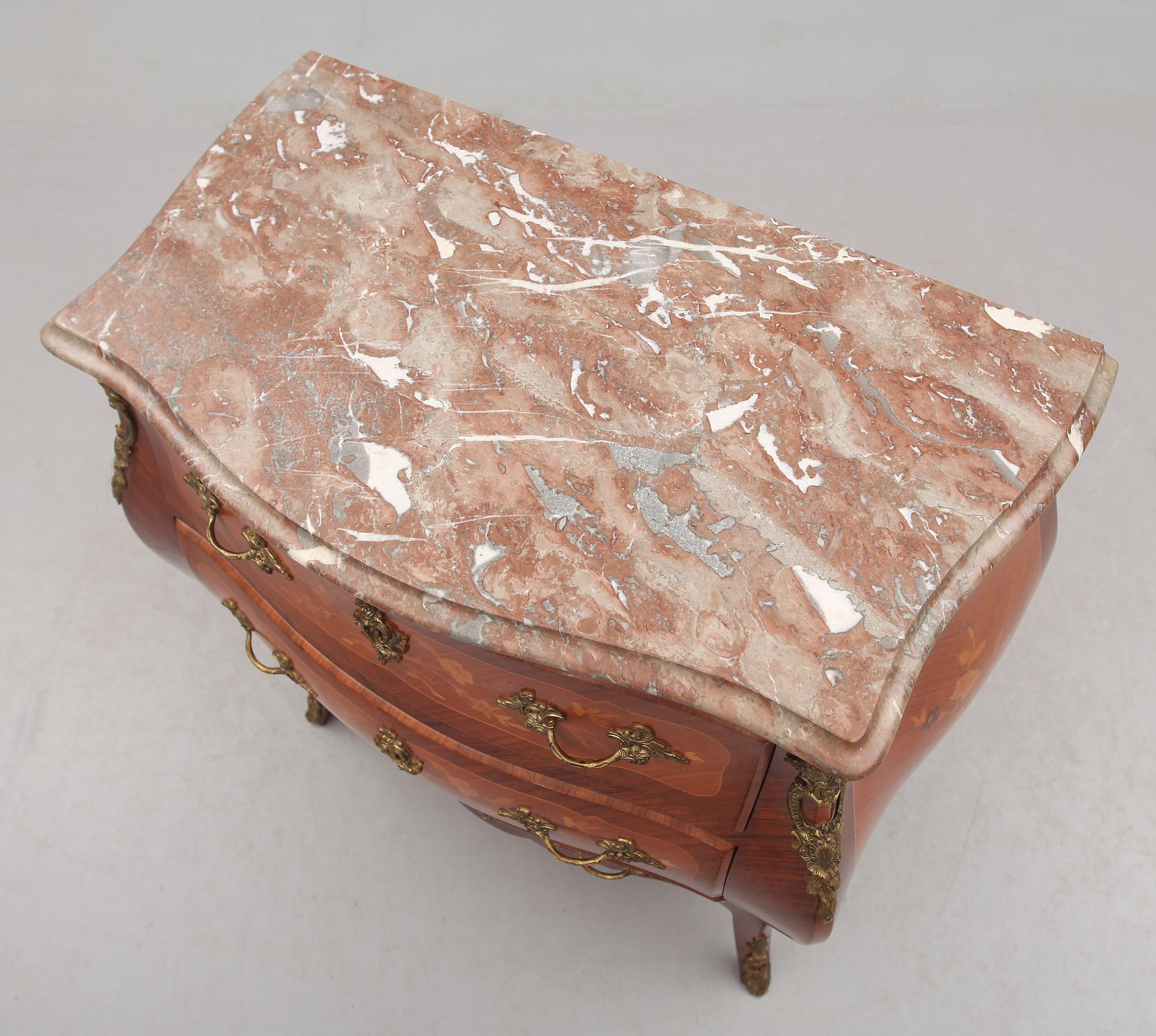 BYRÅ, rokokostil, 1900-talets mitt.