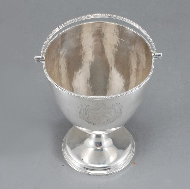 KONFEKTHINK, silver, Robert Hennel I, London, 1786. Vikt 210 gram.