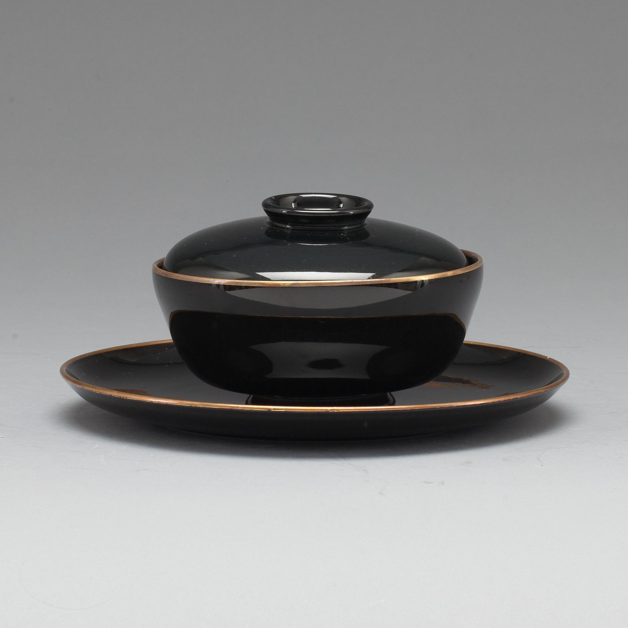 SOPPSKÅLAR med LOCK samt ASSIETTER, 23 delar, flintgods, Rörstrand. 1900-tal.