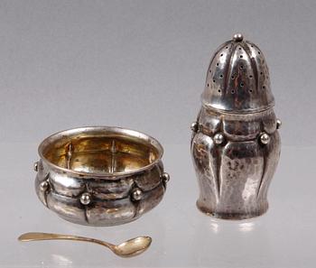 SALTKAR SAMT SALTSTRÖARE, silver, 1900-tal.