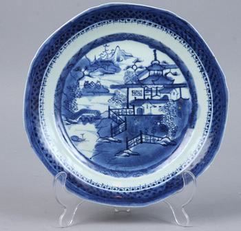 TALLRIKAR, 7 st, porslin, Kina, 1700/1800-tal.