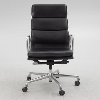 Charles & Ray Eames, a "Soft Pad Chair EA 219" swivel chair, Vitra, 21st century.