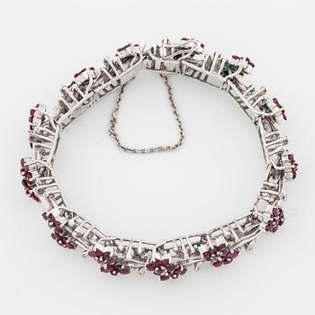 ARMBAND, med fasettslipade rubiner och åttkantslipade diamanter.