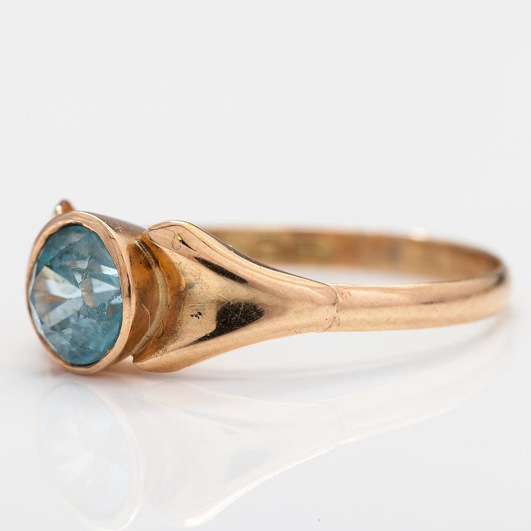 A 14K gold ring with a blue zircon. Helle Väinö, Turku 1960.