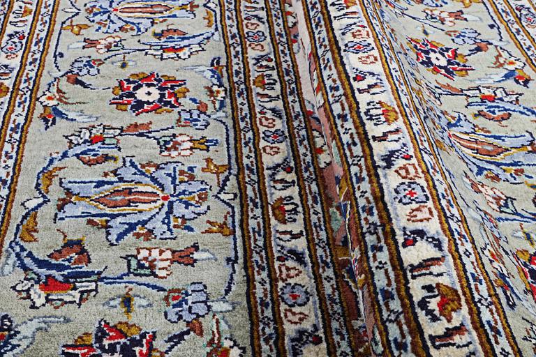 A carpet, Kashan, ca 291 x 201 cm.