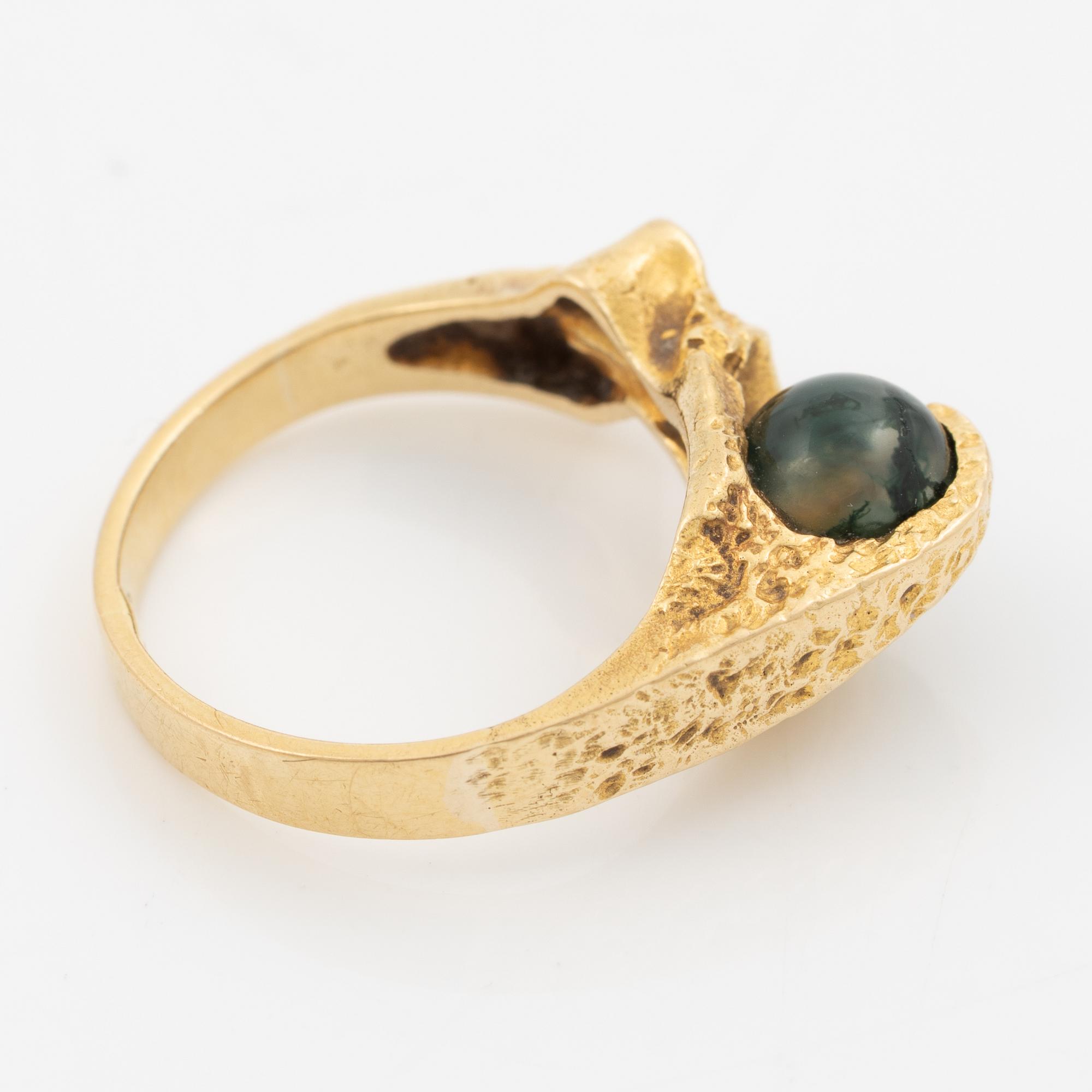 Björn Weckström, ring, 18K guld med grön sten sannolikt mossagat, för Lapponia, Finland.