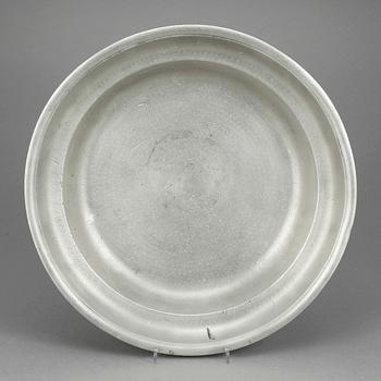 FAT, tenn, Carl Weigang, Stockholm, verksam 1740-63.