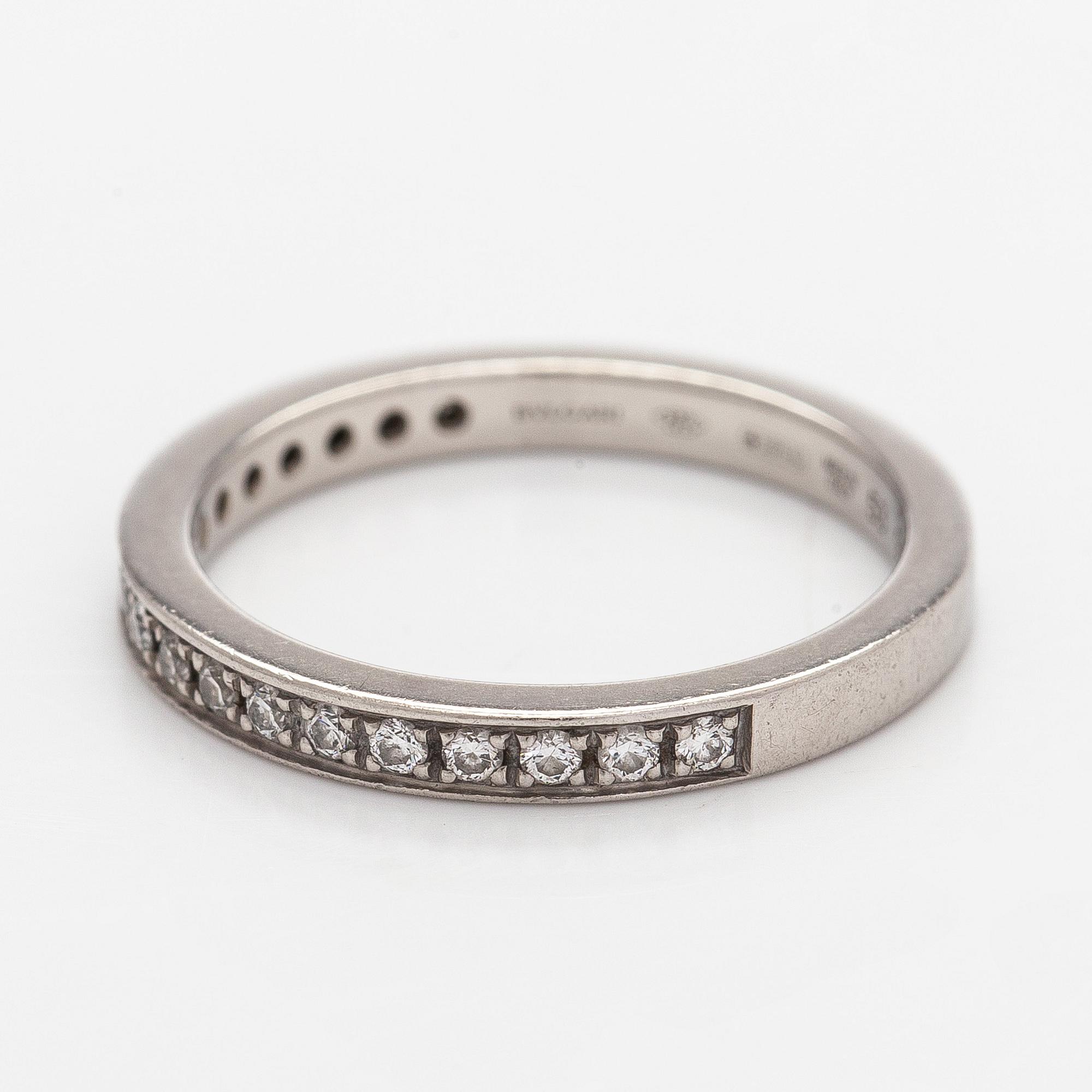 Bulgari, a platinum 'Venezia' ring with brilliant-cut diamonds.