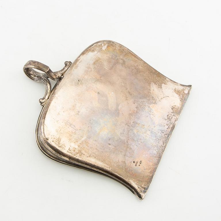 A Fabergé silver table crumber, mark of workmaster Julius Rappoport, St. Petersburg (1883 - 1899).