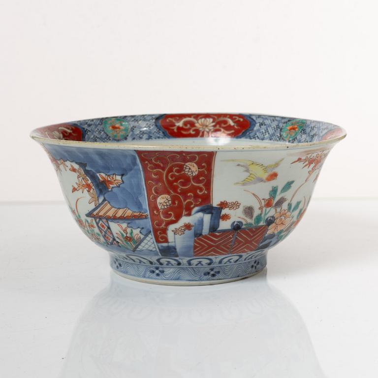A large Japanese dish and a bowl, Meiji period (1868-1912).