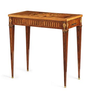 25. A Gustavian late 18th century occasional/games table.