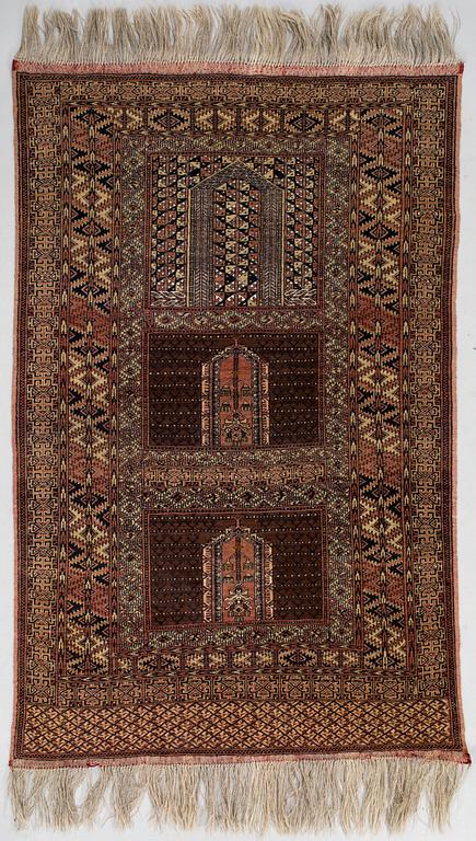 A Tekke patterned semiantik oriental carpet, 185x120 cm.